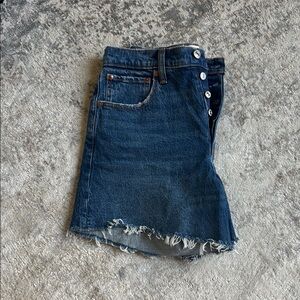ABERCROMBIE: high-rise “dad short”, dark wash, size 28/6